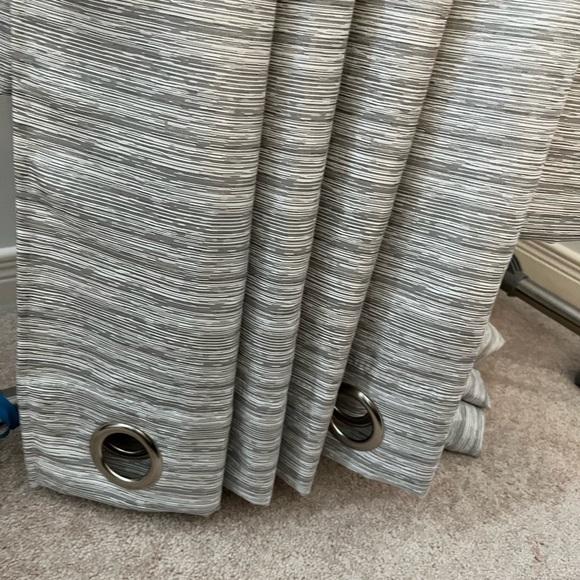 Set of curtain panels - Picture 3 of 3